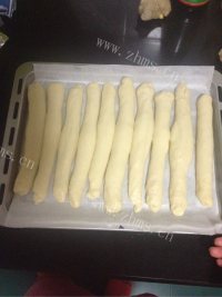 口感不错的牛奶排包做法图解9)