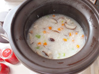 美味的香菇鸡肉粥做法图解12)