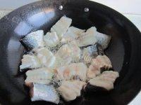 口感丰富的豆腐煮鱼做法图解6)