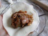 美味的茄子肉馅水饺做法图解6)