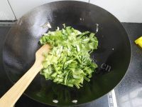 满口清香的鸡蛋炒河粉做法图解9)