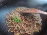 颜值高的笋干炒肉丝做法图解16)