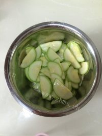 家常菜西葫芦炒肉片做法图解1)