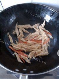 家常西芹炒腐竹做法图解6)