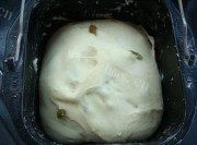 自制葡萄干葵花小面包做法图解1)