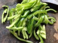 「美味可口」平菇炒肉做法图解3)