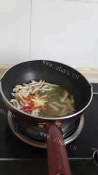 家常菜蒜薹炒肉丝做法图解4)