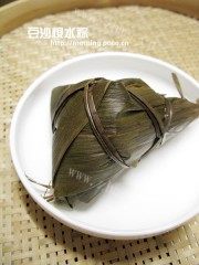 美味的豆沙枧水粽