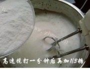 自制橙汁戚风做法图解8)