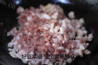 自制香菇肉酱做法图解4)