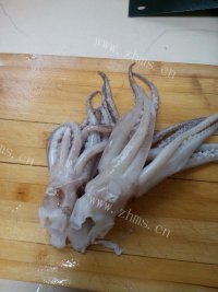 好吃的孜然辣炒鱿鱼须做法图解1)