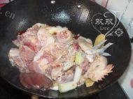 「美味可口」小鸡炖蘑菇做法图解6)