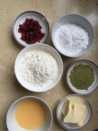 自制抹茶蔓越莓饼干做法图解1)
