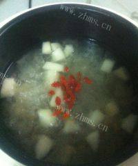美味的银耳雪梨汤做法图解6)