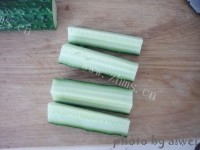 清爽三合油拌黄瓜条做法图解2)