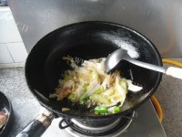 美味的葱烧百花鱼做法图解6)