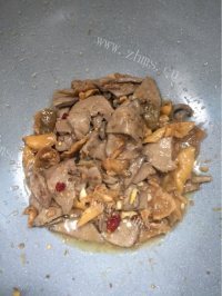 清淡的泡椒猪肝做法图解6)