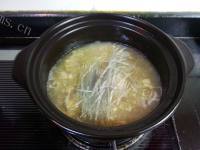 自制牛骨粉丝油豆腐煲做法图解5)