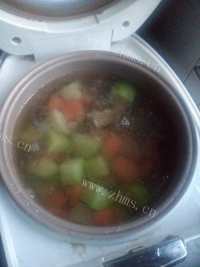 好吃的青红萝卜煲牛腩做法图解8)