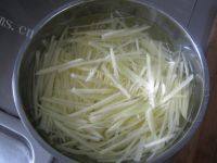 家常菜土豆丝炒肉丝做法图解5)