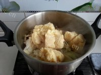 好吃的白菜炖冷冻豆腐做法图解8)