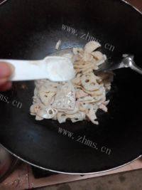 下饭的莲藕炒肉片做法图解7)