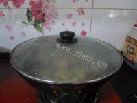 味道不错的排骨炖土豆做法图解6)