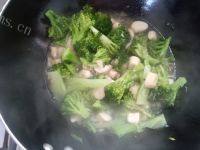 家常菜西兰花炒鸡腿菇做法图解9)