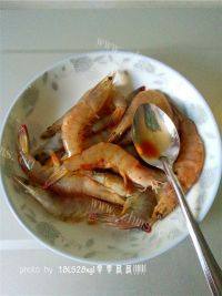 美味的微波番茄虾做法图解3)