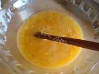 自制洋葱鸡蛋饼做法图解2)