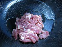 家常肉丝蒜苔做法图解4)