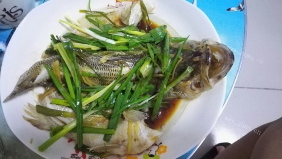香气浓郁的清蒸鲈鱼
