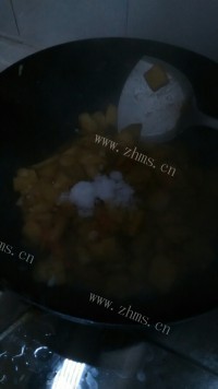 色泽鲜亮的素炒茄子做法图解7)