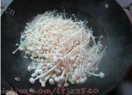 炝拌金针菇做法图解2)
