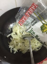 家常菜洋葱炒蛋做法图解4)