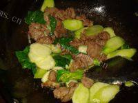 家常菜肉片炒芥兰做法图解8)