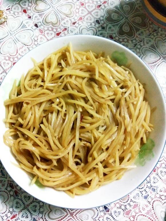 滋补的酸辣土豆丝