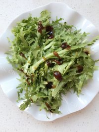 好吃的苦苣拌鸡蛋做法图解4)