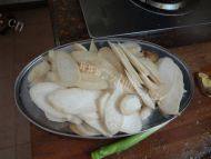 家常菜鸡腿菇炒肉片做法图解2)