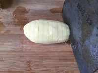 可口的风琴烤土豆做法图解3)