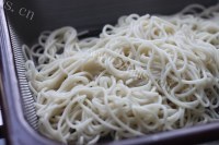 香菇卤肉面做法图解7)