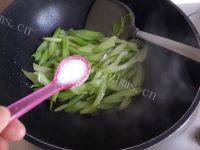 素炒芹菜做法图解5)