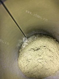 色泽鲜亮的抹茶牛轧糖做法图解1)