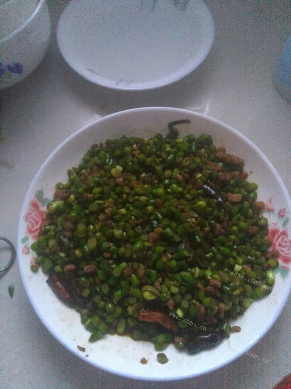 芳香四溢的蒜薹炒肉