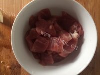 家常菜辣椒炒豆干做法图解1)