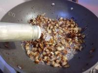 美味的香菇卤肉饭做法图解7)