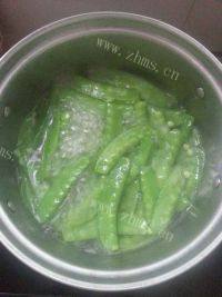 家常菜荷兰豆炒肉做法图解2)