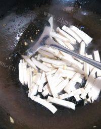 家常菜豆干炒肉做法图解3)