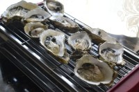 美味的蒜蓉烤生蚝做法图解4)