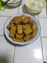 美味的酱烧豆干肉片做法图解4)